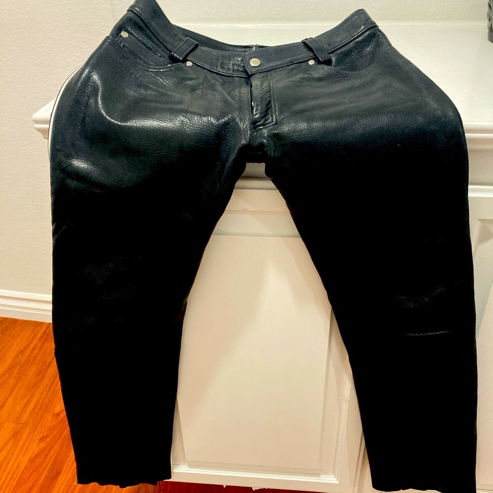 Men’s REGULATION London leather jeans. 28x30